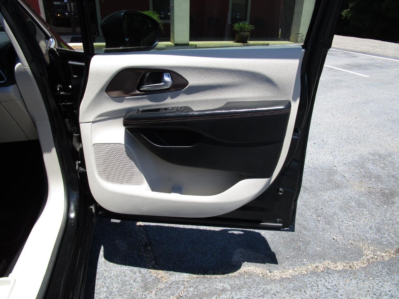 Chrysler Pacifica Touring L FWD 2019