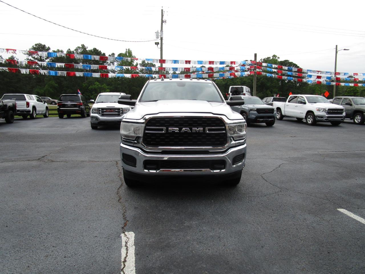 RAM 3500 Big Horn 4x4 Crew Cab 8' Box 2022