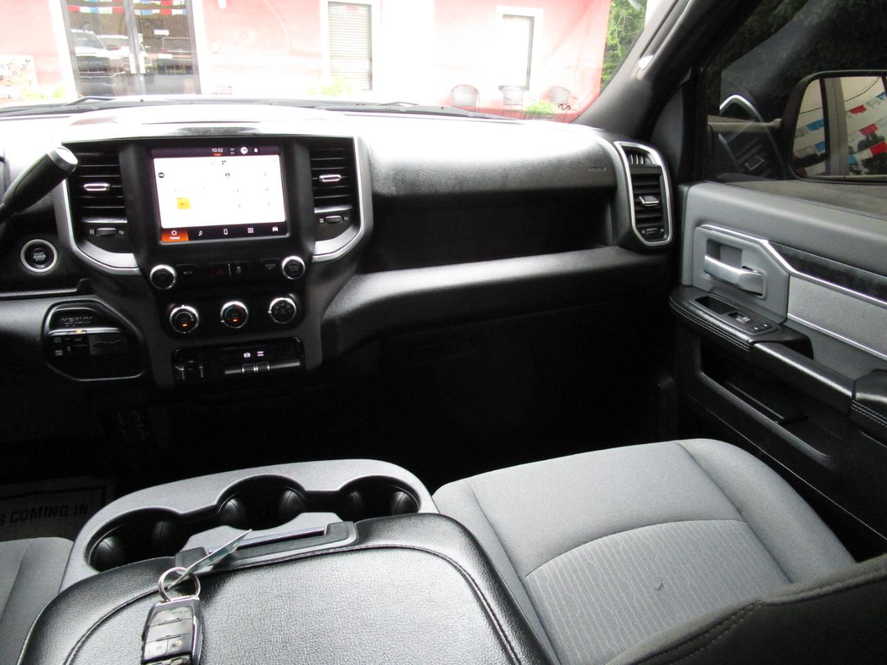 RAM 3500 Big Horn 4x4 Crew Cab 8' Box 2022