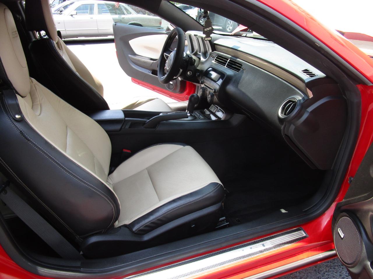 Chevrolet Camaro 2dr Cpe 2SS 2011