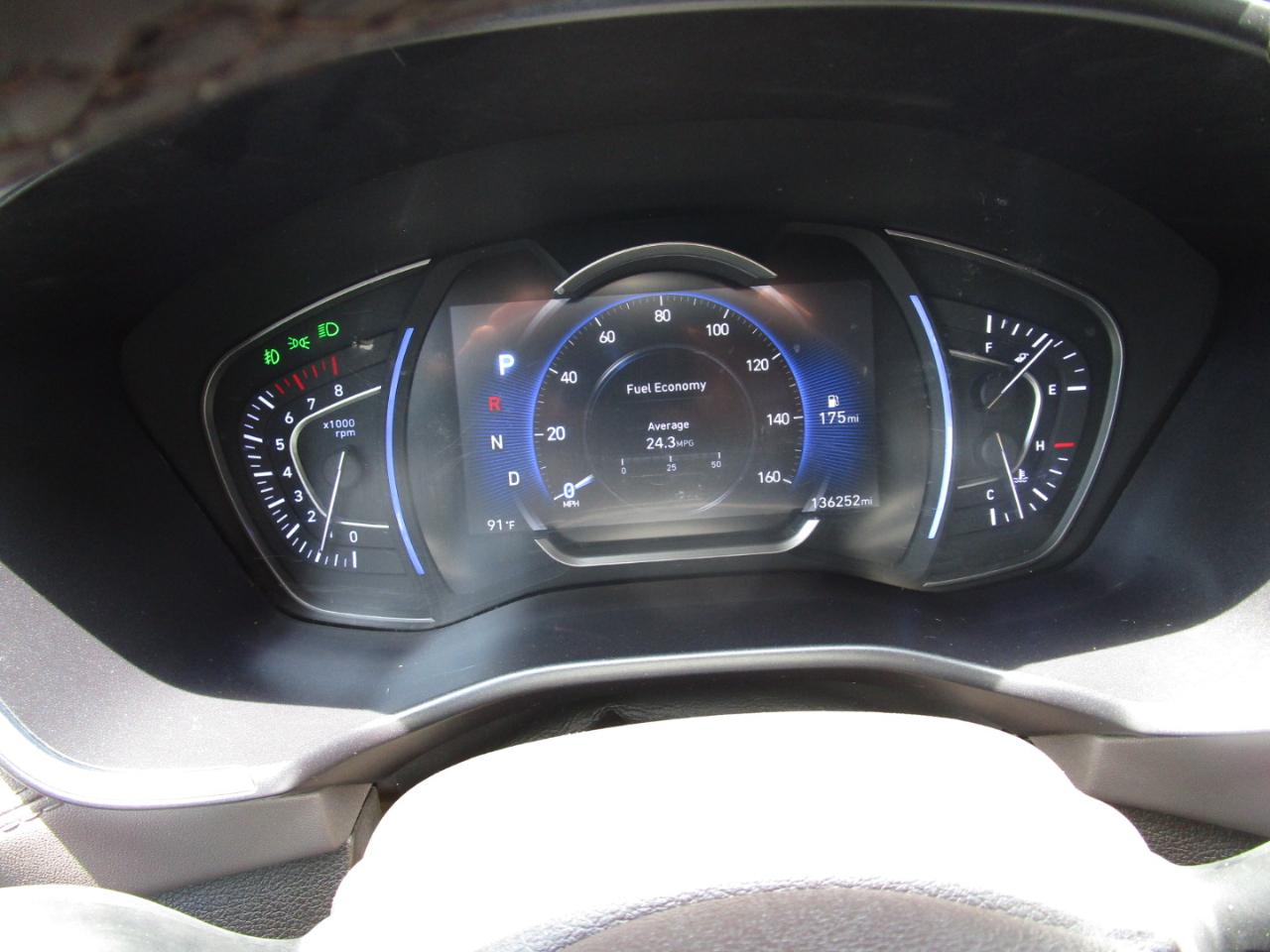Hyundai Santa Fe SEL Plus 2.4L Auto FWD 2019