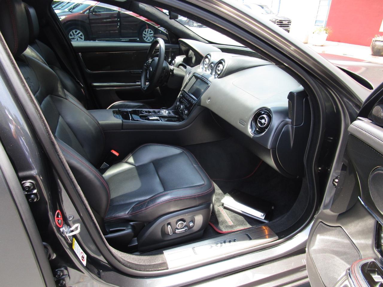 Jaguar XJ 4dr Sdn XJR RWD 2016