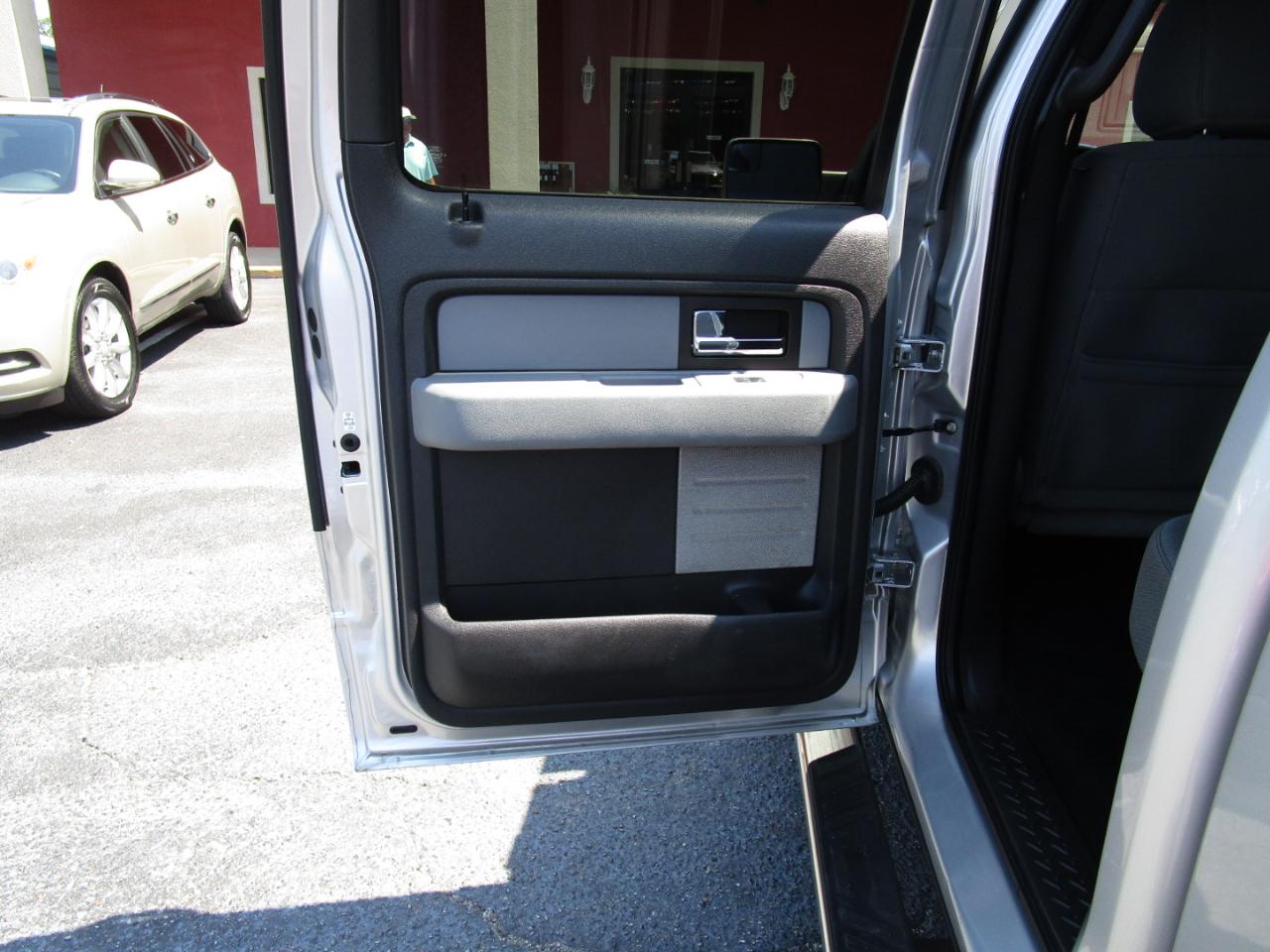Ford F-150 2WD SuperCrew 145" Platinum 2014