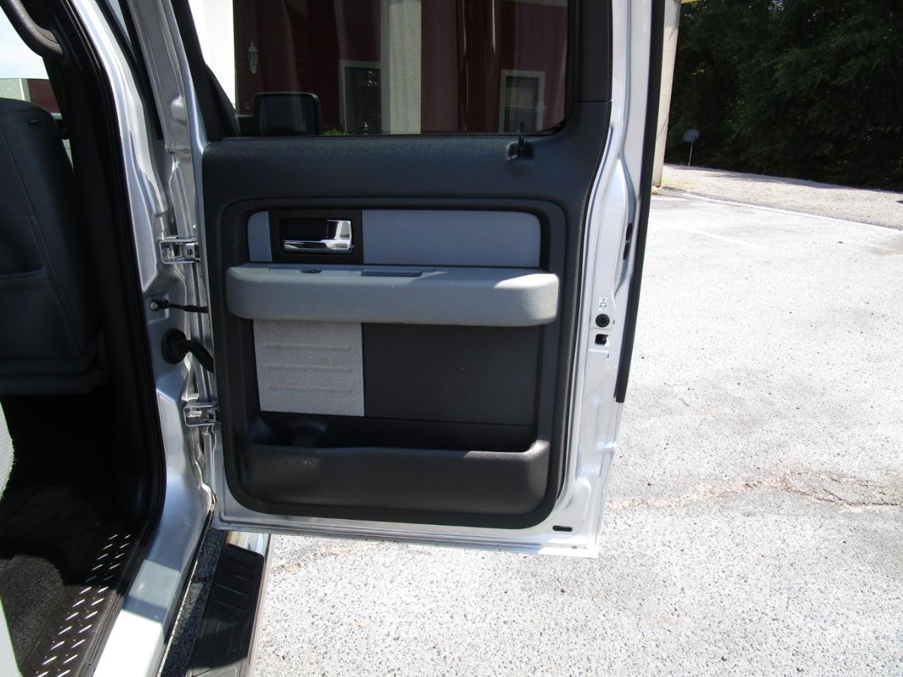 Ford F-150 2WD SuperCrew 145" Platinum 2014