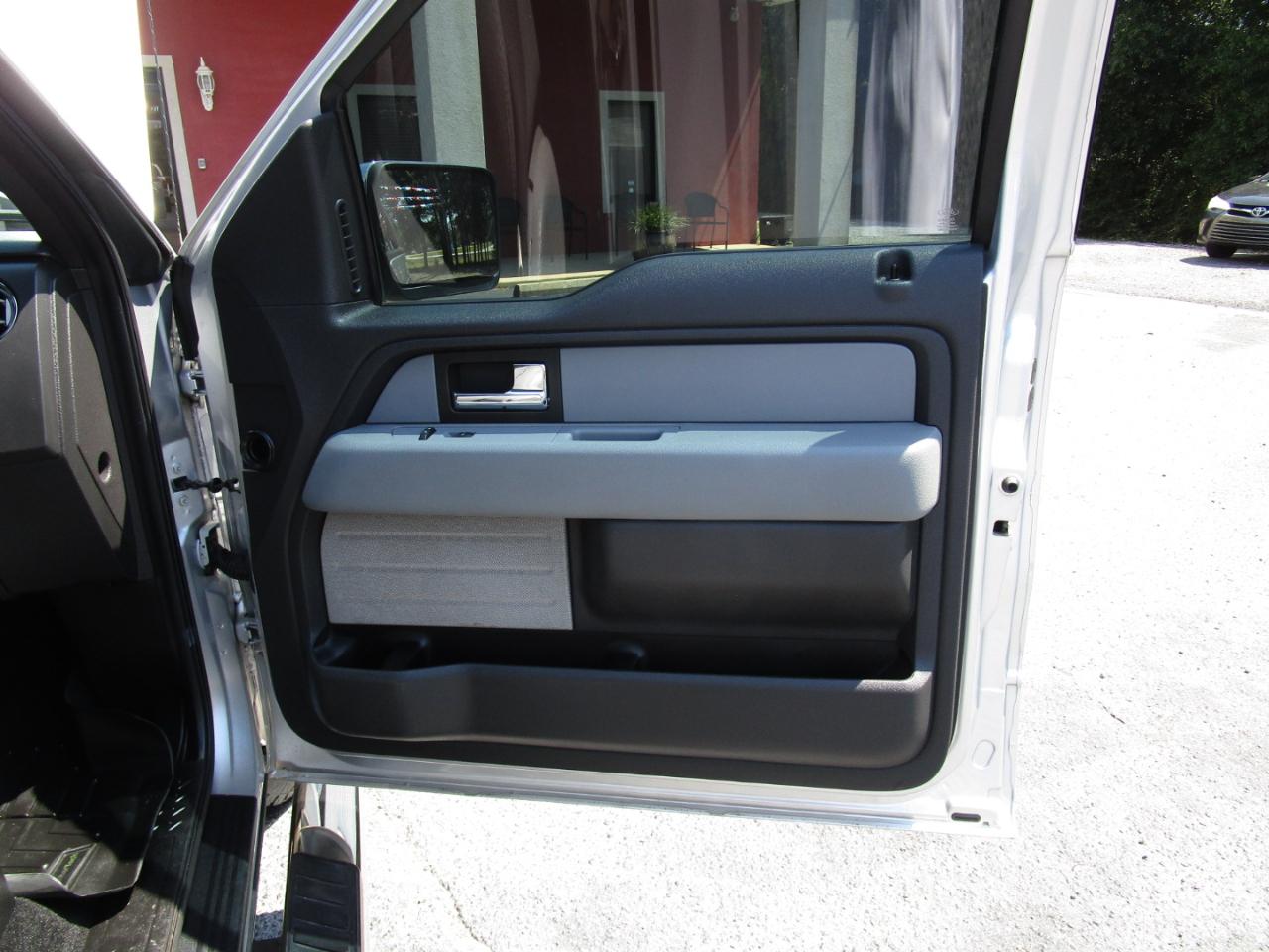 Ford F-150 2WD SuperCrew 145" Platinum 2014