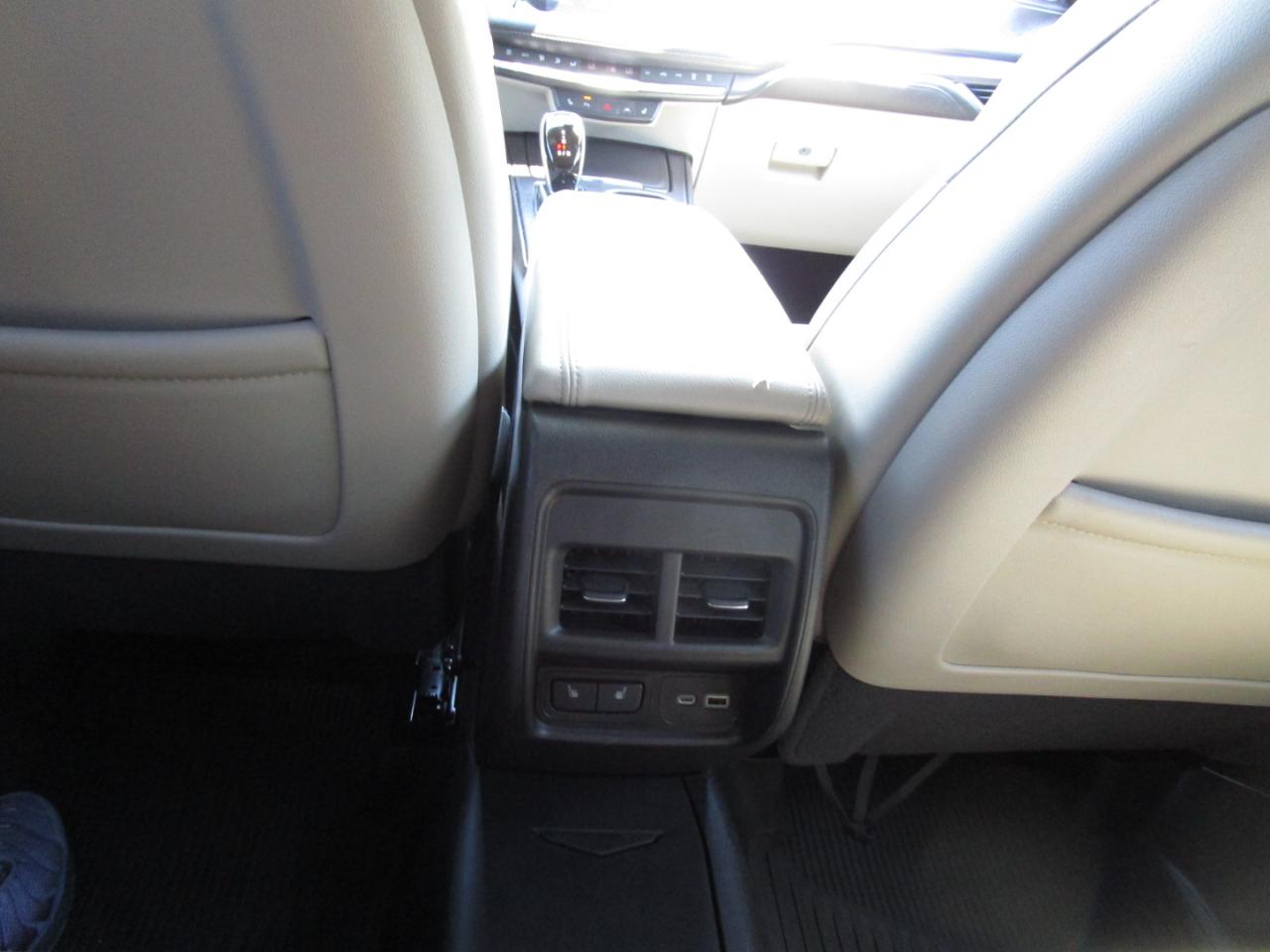 Cadillac XT4 FWD 4dr Luxury 2021