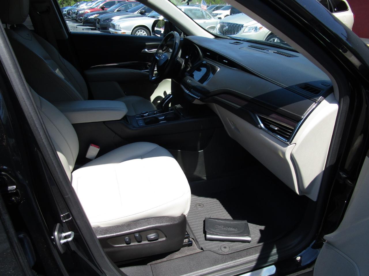 Cadillac XT4 FWD 4dr Luxury 2021