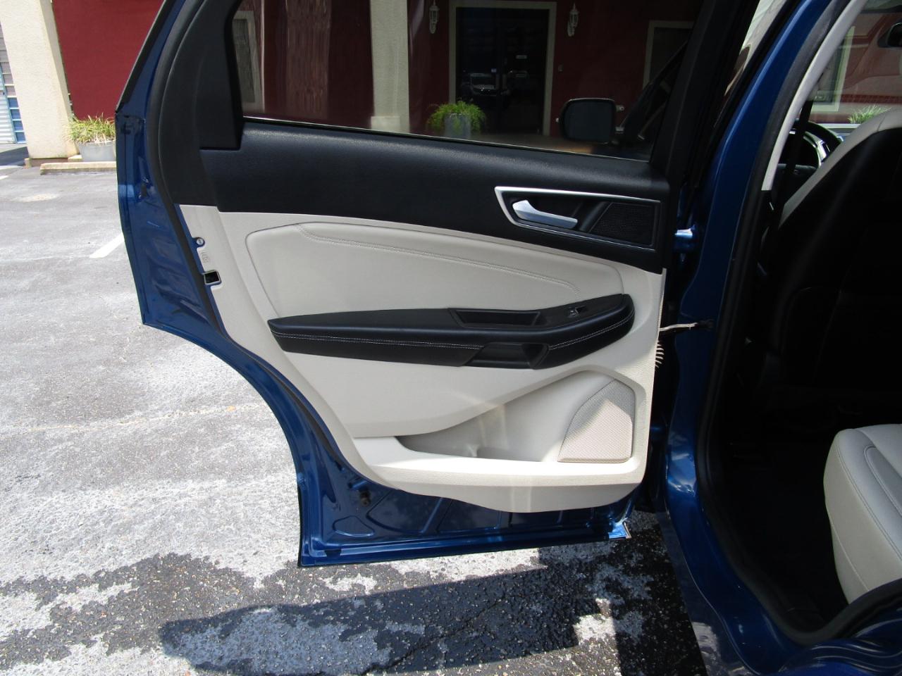 Ford Edge Titanium FWD 2021