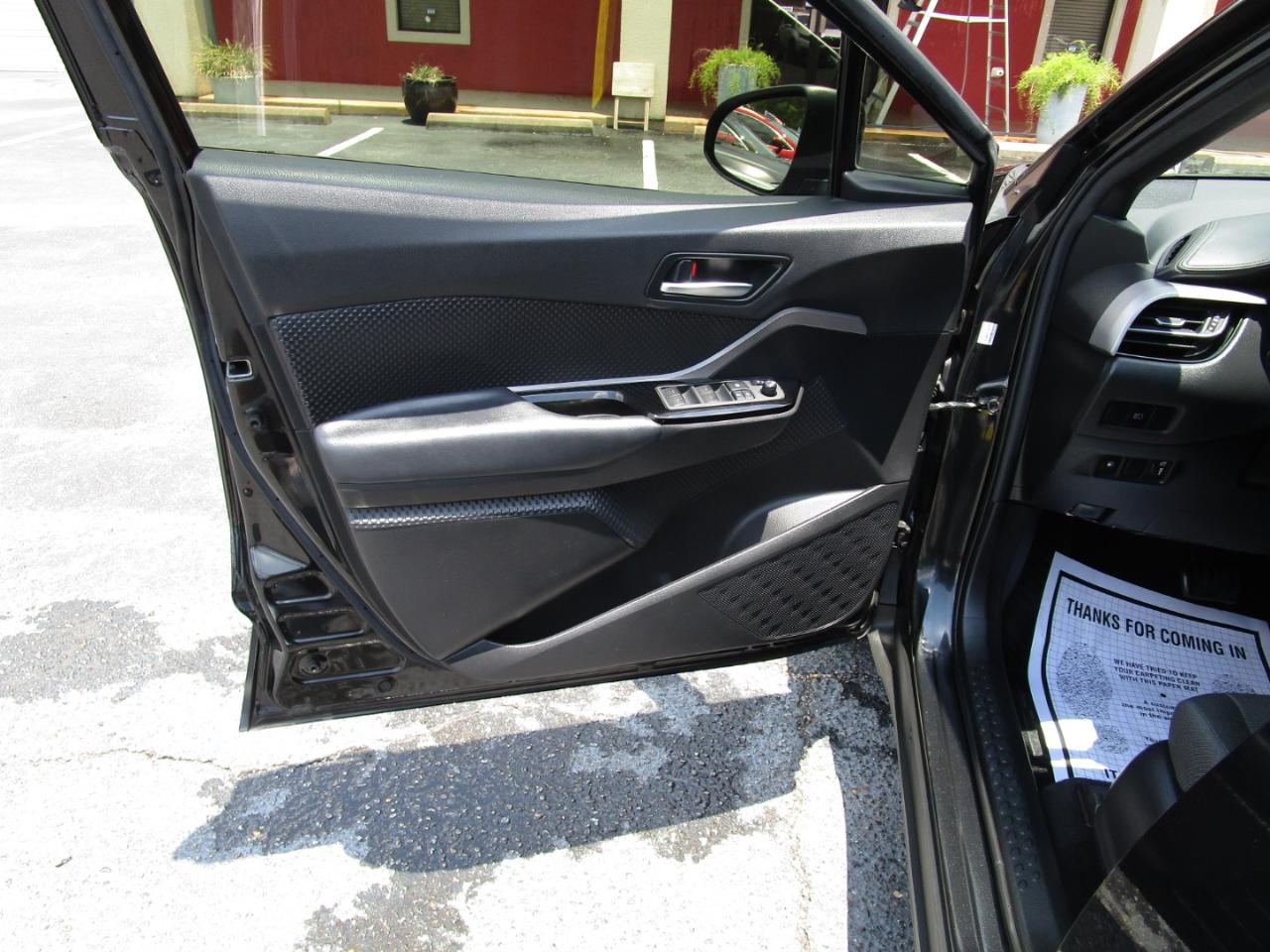 Toyota C-HR Nightshade FWD (Natl) 2021