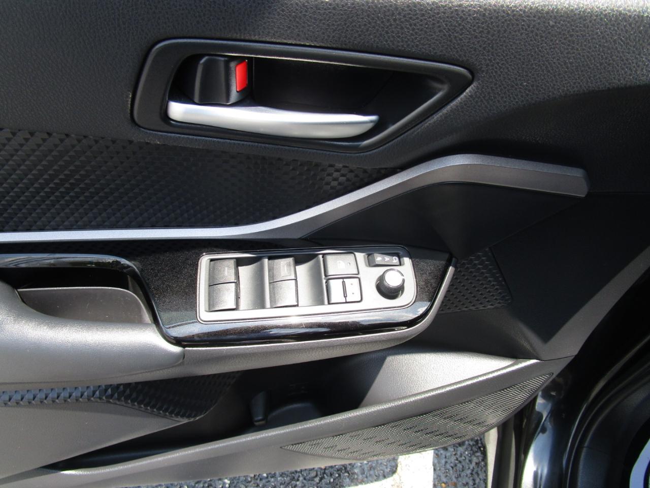 Toyota C-HR Nightshade FWD (Natl) 2021