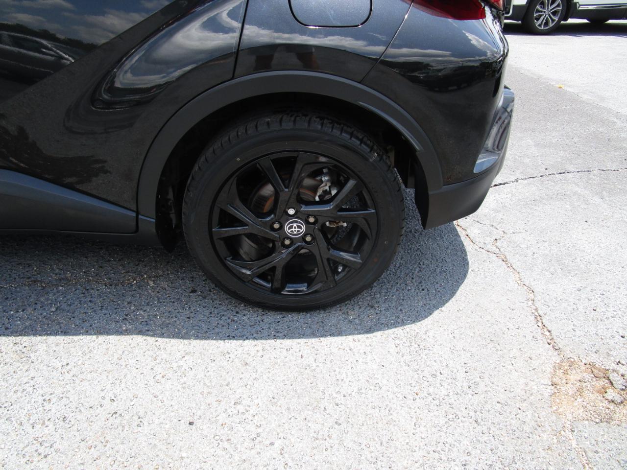 Toyota C-HR Nightshade FWD (Natl) 2021