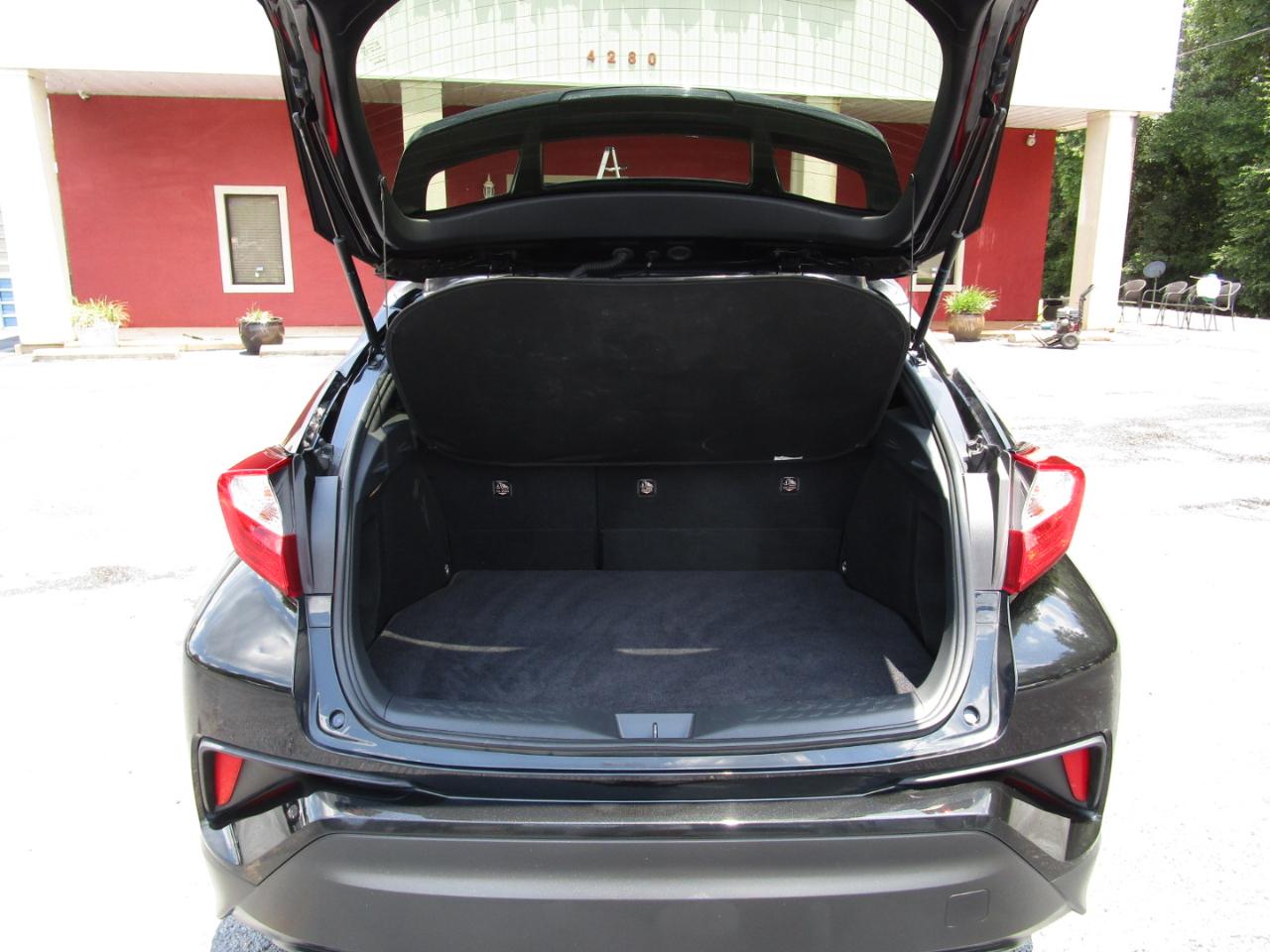 Toyota C-HR Nightshade FWD (Natl) 2021
