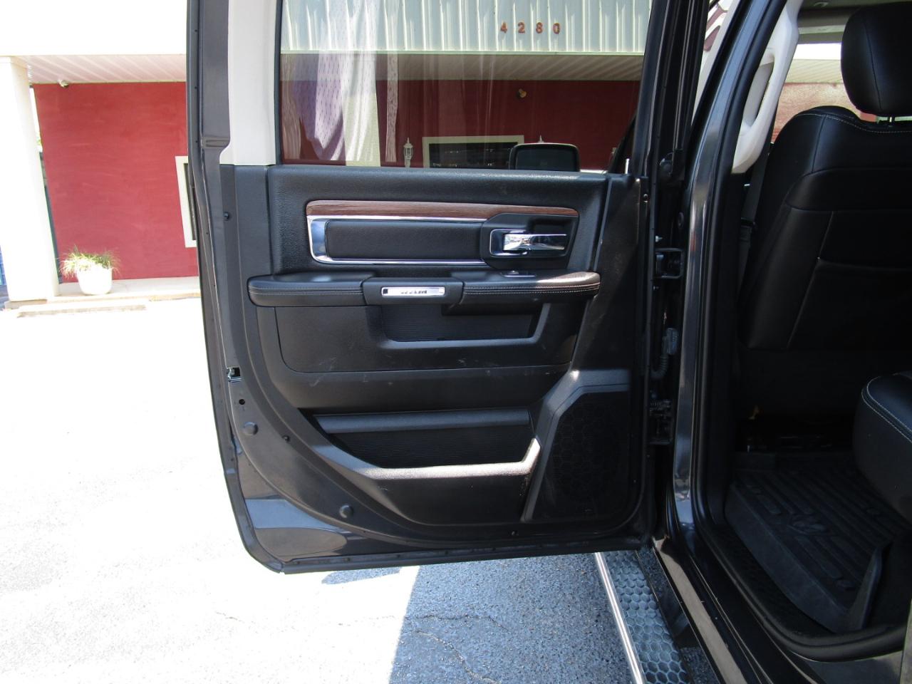 RAM 2500 Laramie 4x4 Crew Cab 6'4" Box 2018