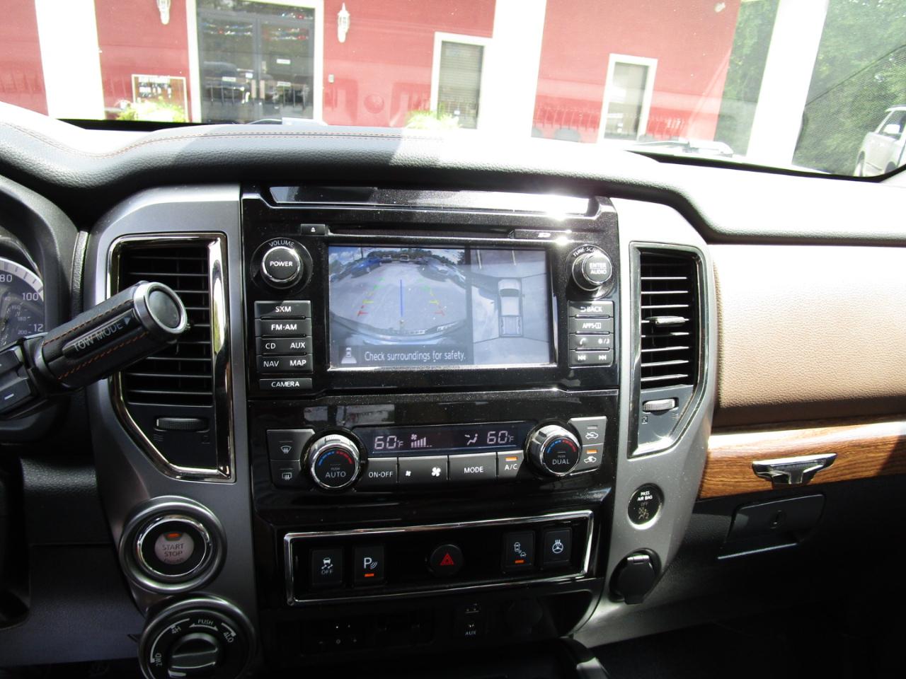 Nissan Titan 4x4 Crew Cab Platinum Reserve 2018