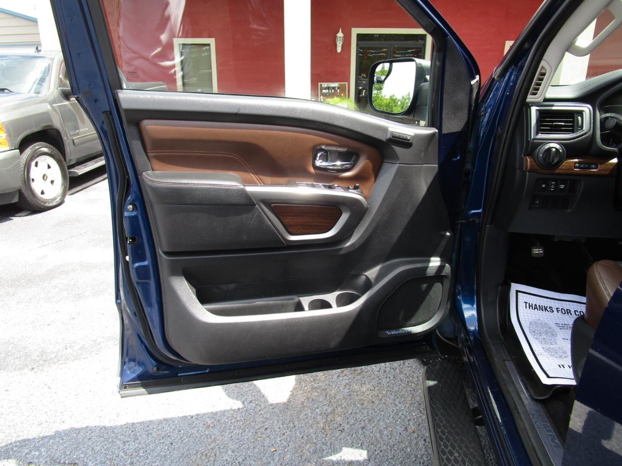 Nissan Titan 4x4 Crew Cab Platinum Reserve 2018