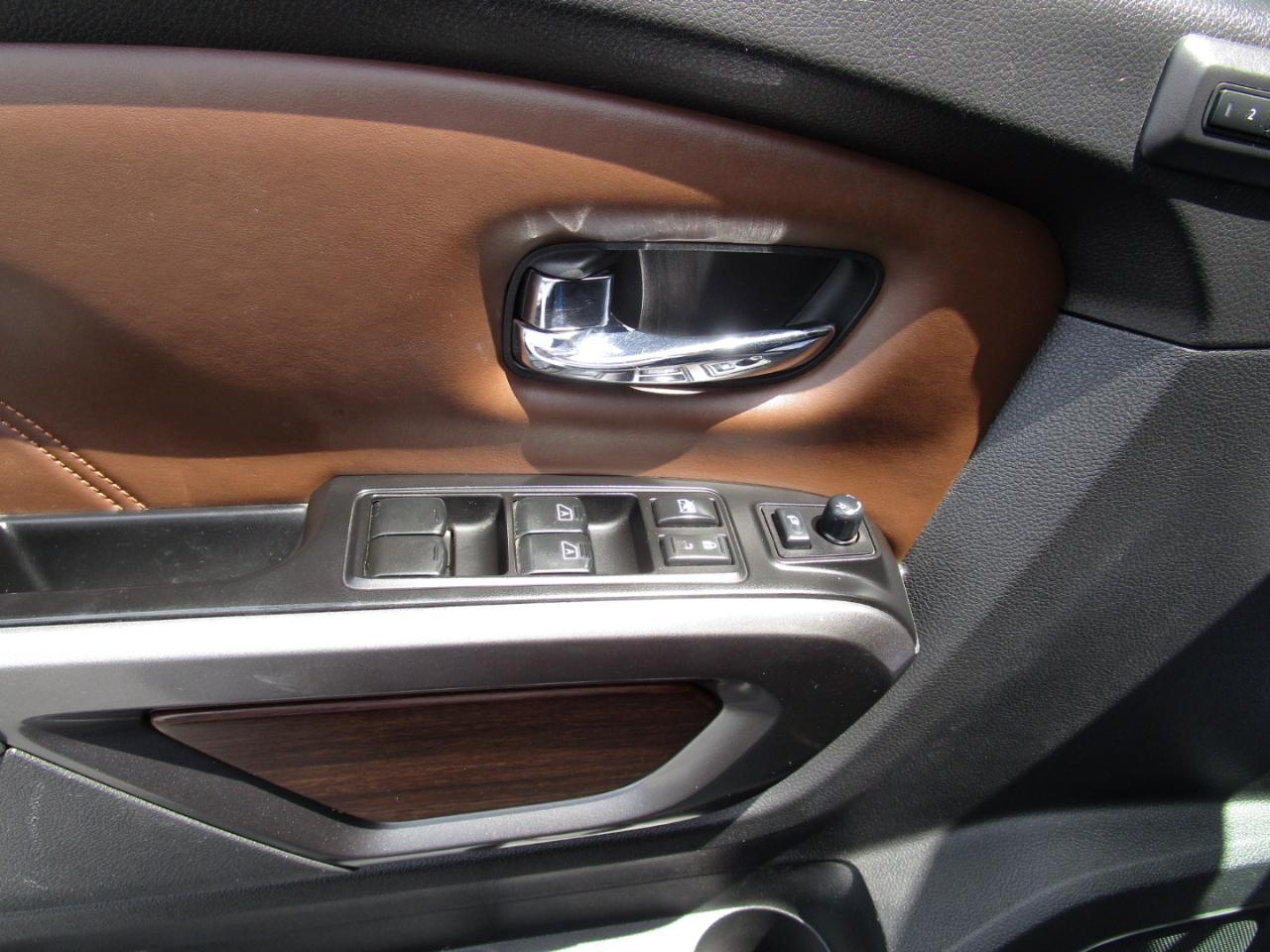 Nissan Titan 4x4 Crew Cab Platinum Reserve 2018