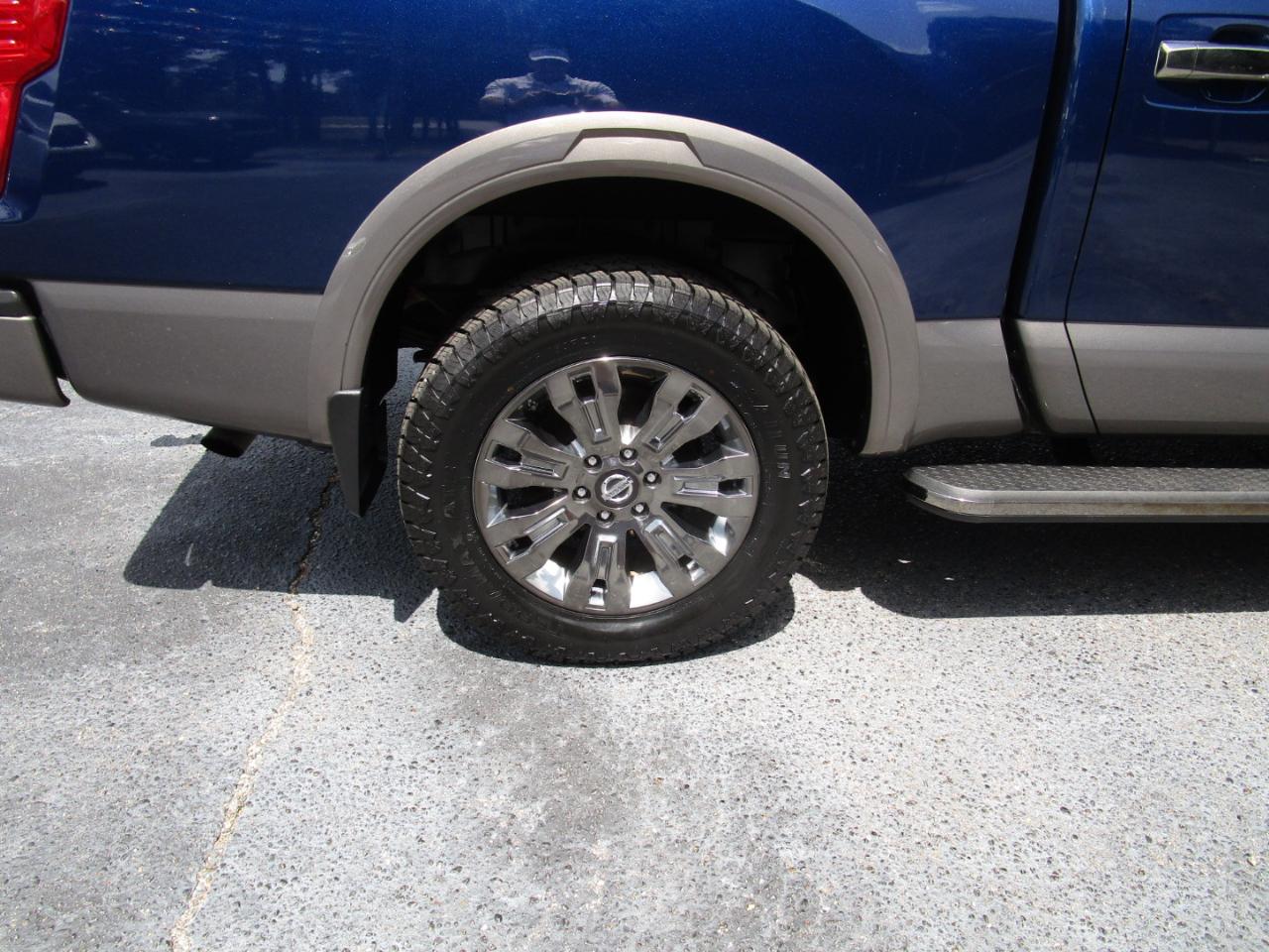 Nissan Titan 4x4 Crew Cab Platinum Reserve 2018