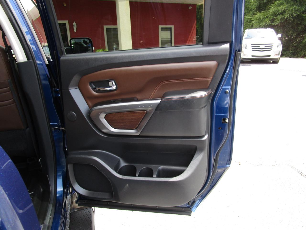 Nissan Titan 4x4 Crew Cab Platinum Reserve 2018