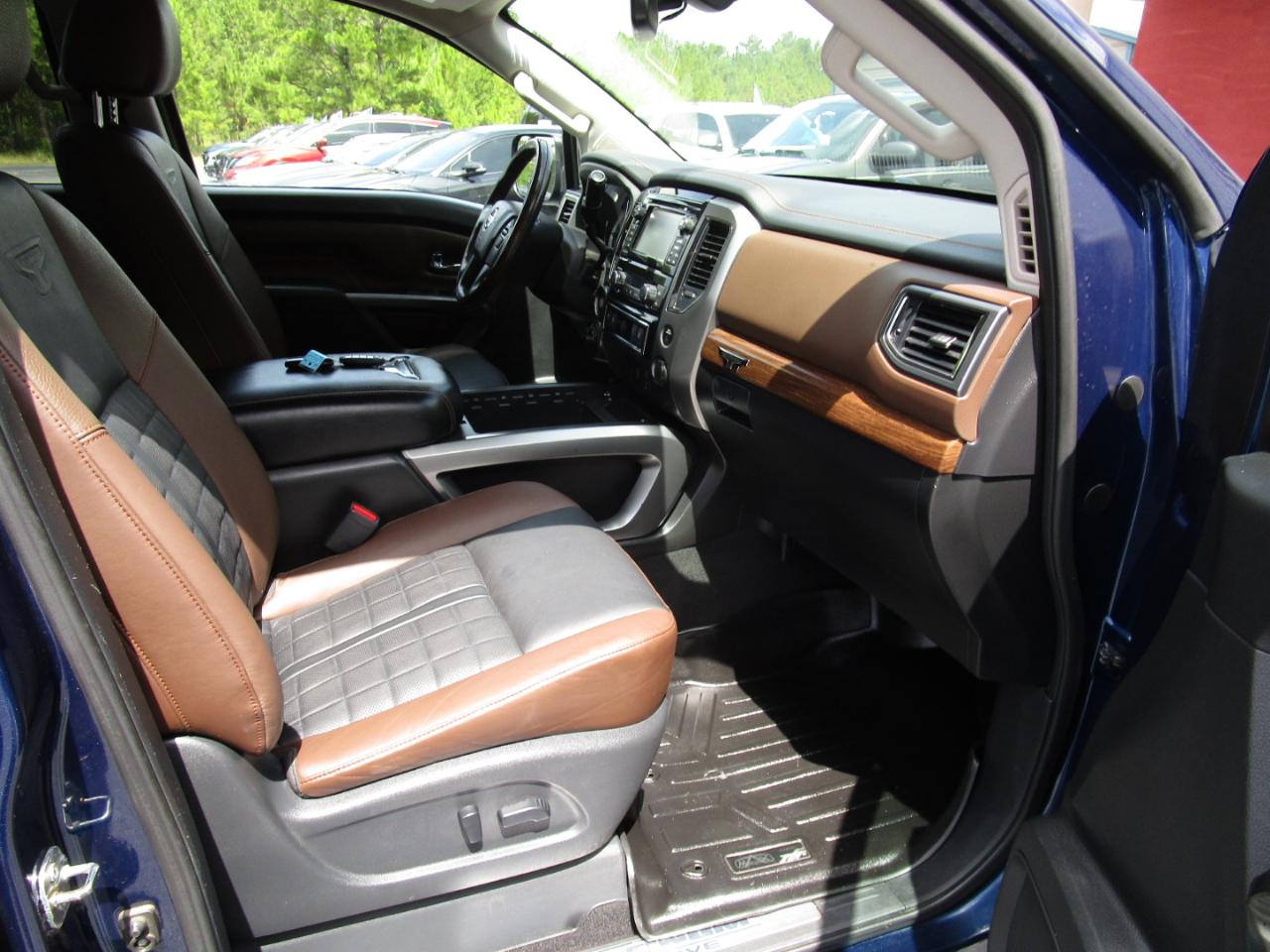 Nissan Titan 4x4 Crew Cab Platinum Reserve 2018