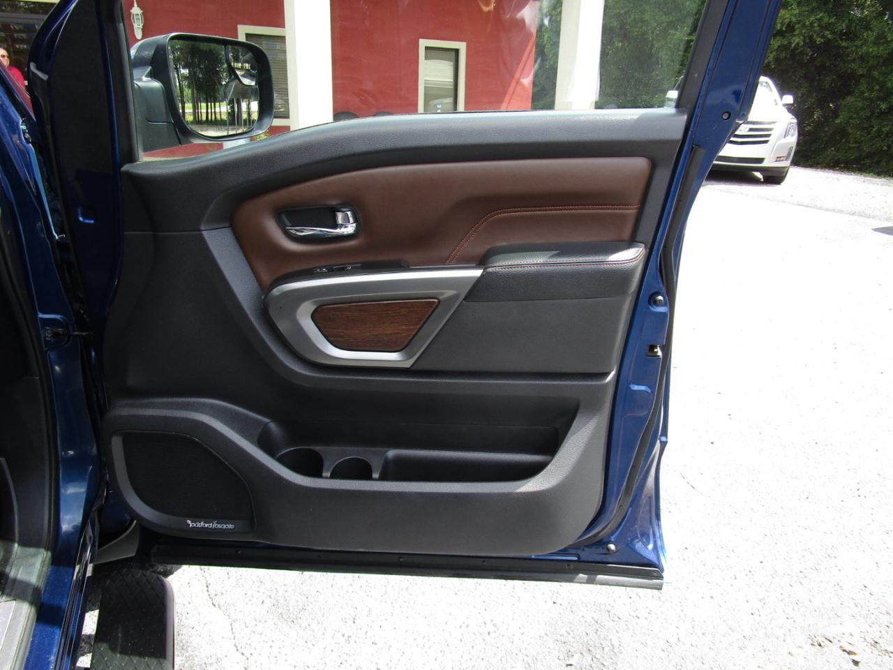 Nissan Titan 4x4 Crew Cab Platinum Reserve 2018