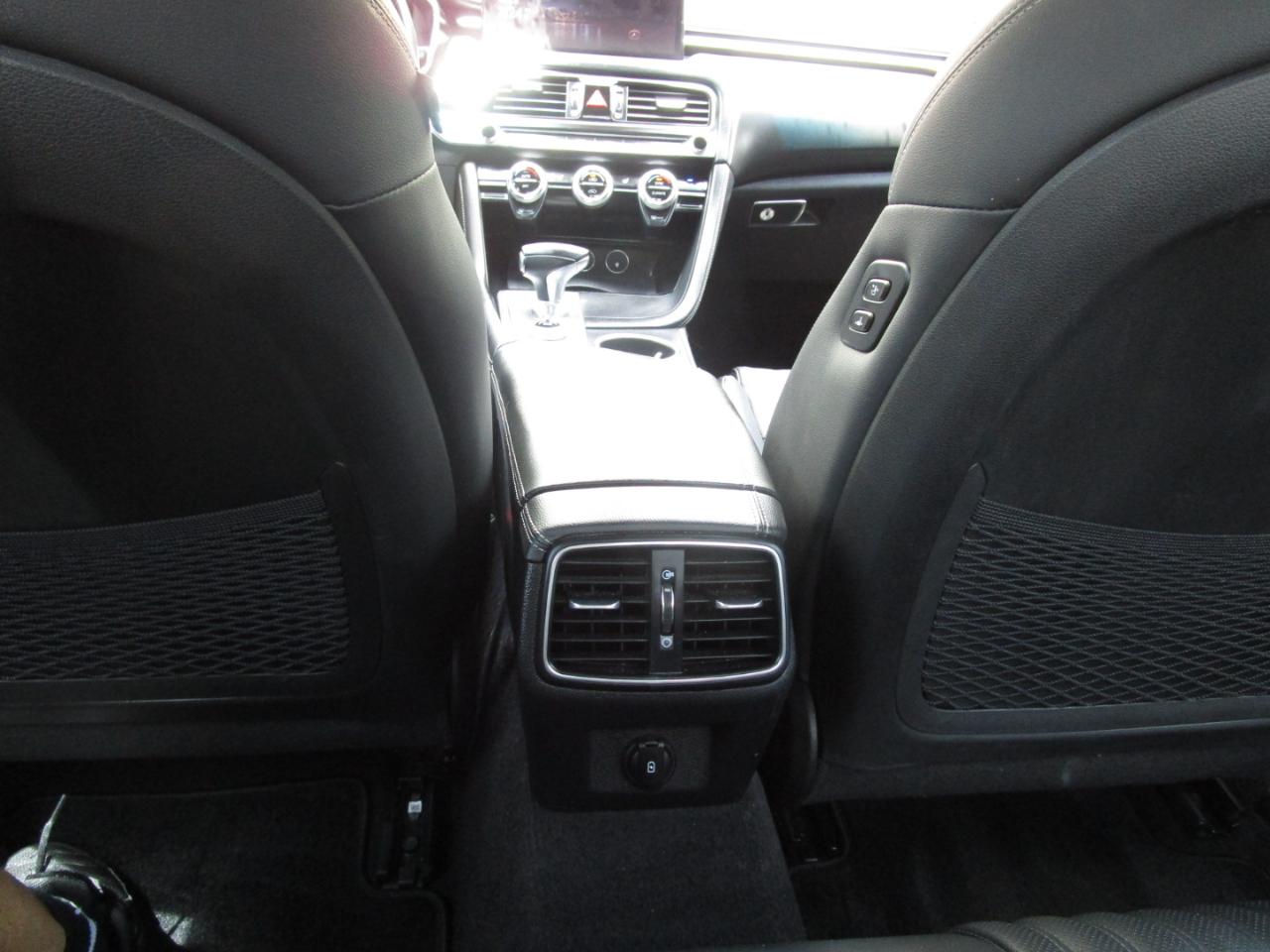 Genesis G70 2.0T RWD 2022