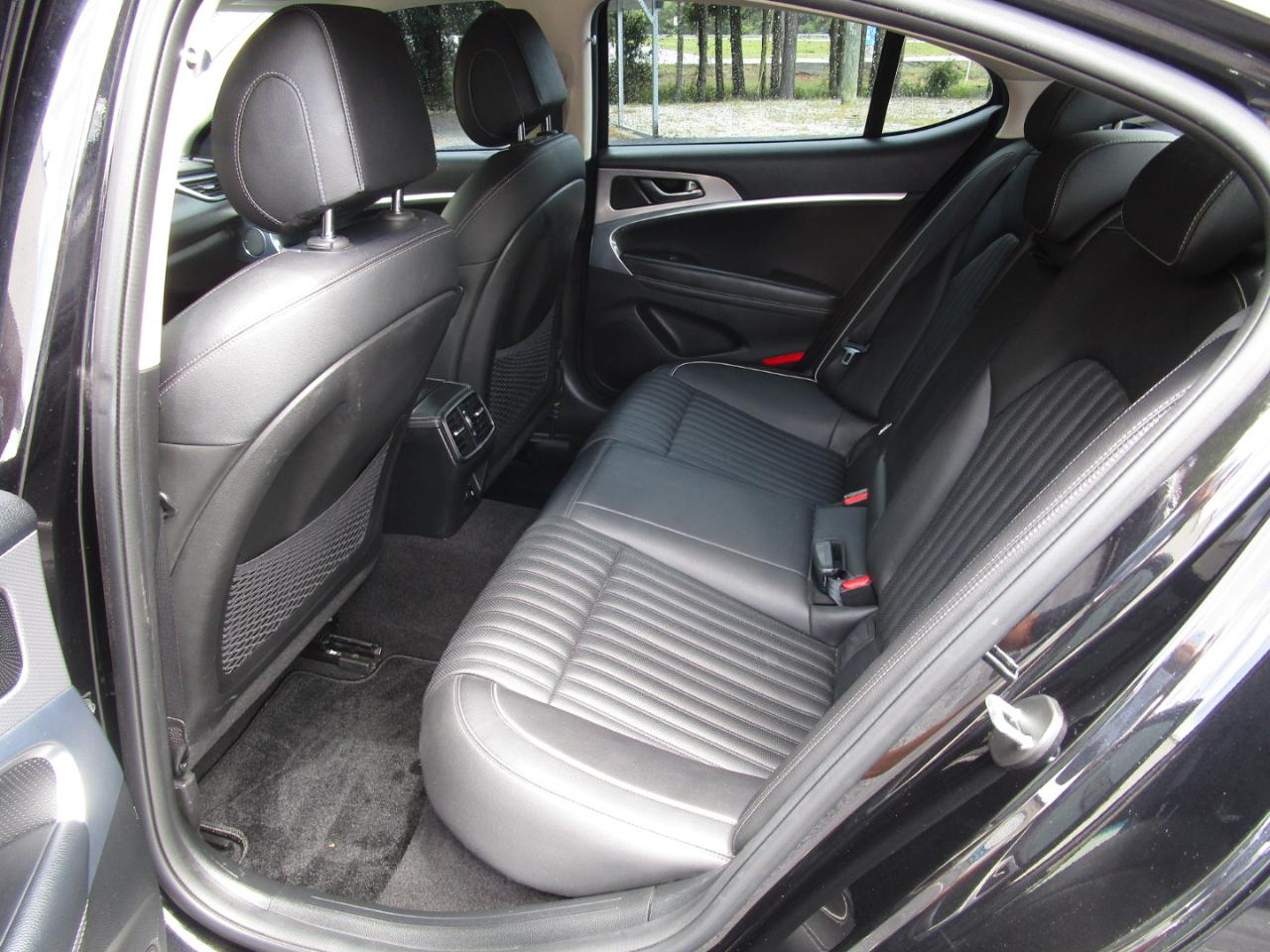 Genesis G70 2.0T RWD 2022