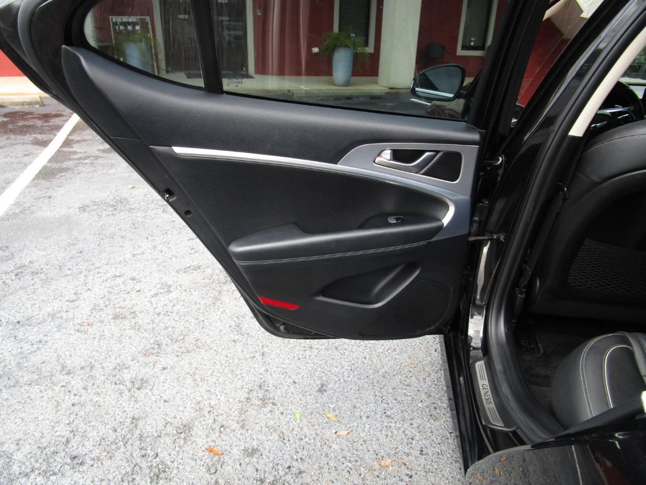 Genesis G70 2.0T RWD 2022