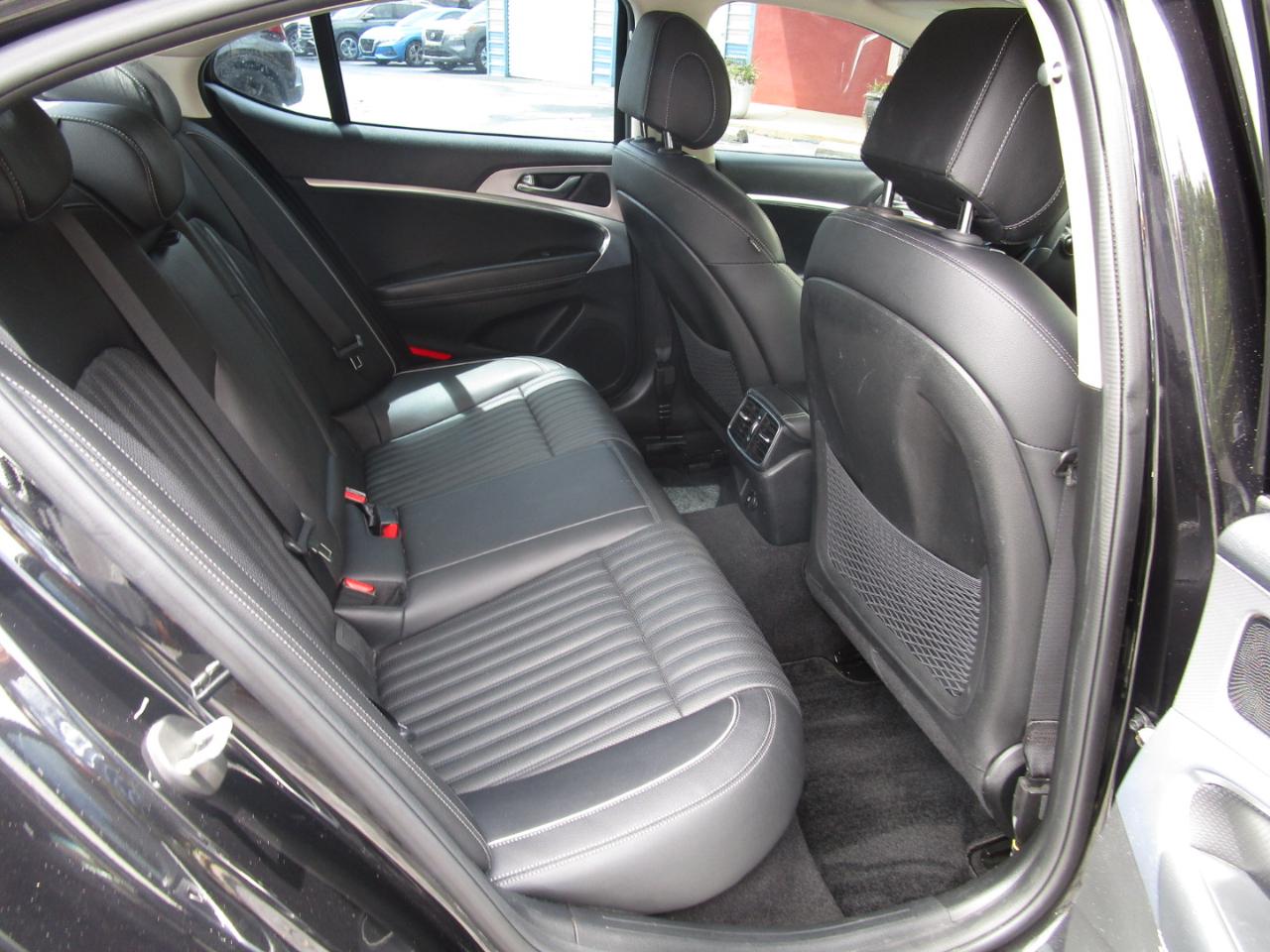 Genesis G70 2.0T RWD 2022