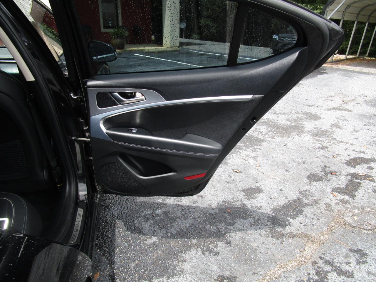 Genesis G70 2.0T RWD 2022