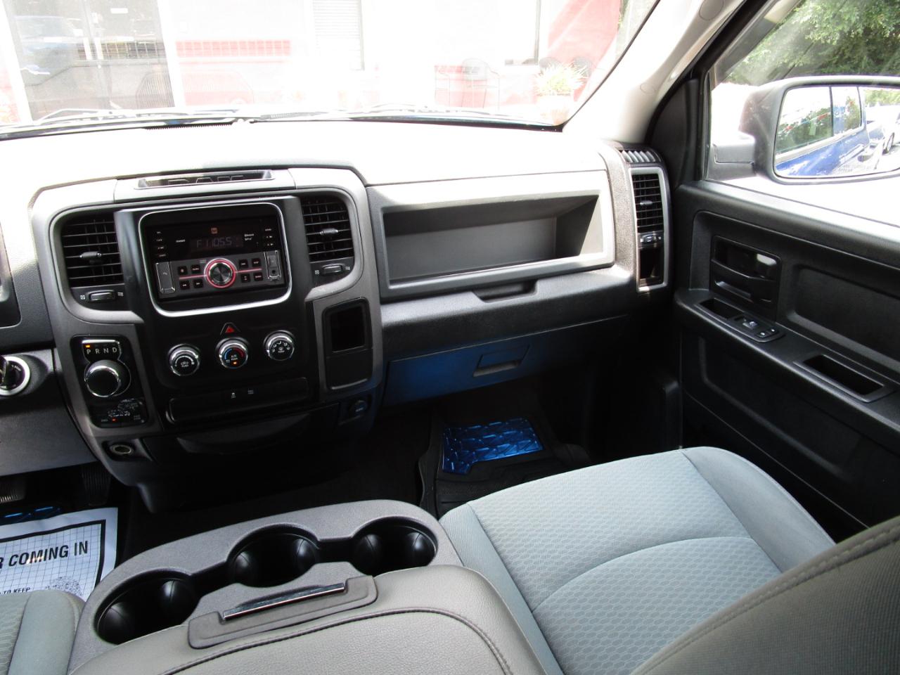 RAM 1500 Express 4x4 Quad Cab 6'4" Box 2017