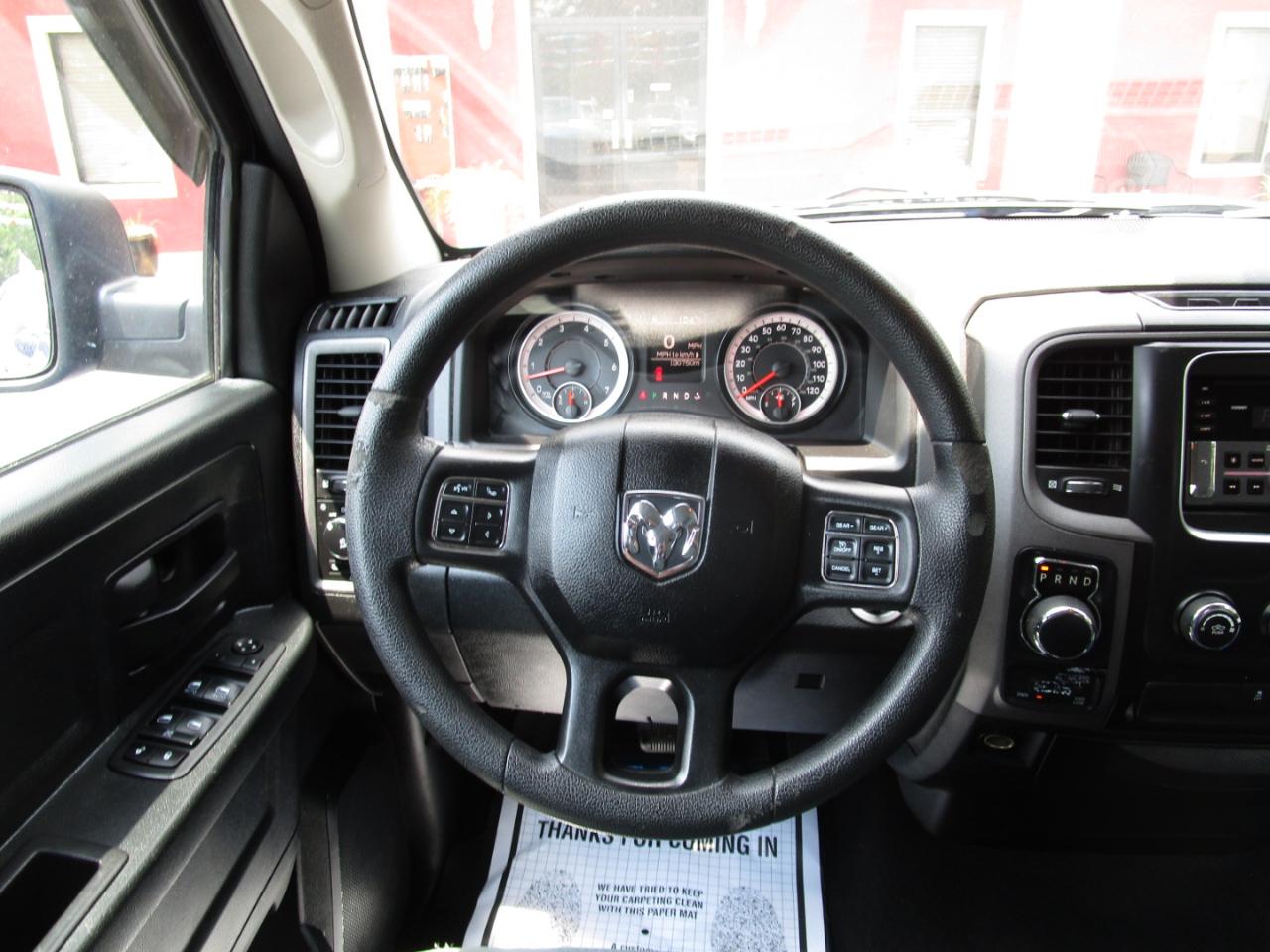 RAM 1500 Express 4x4 Quad Cab 6'4" Box 2017