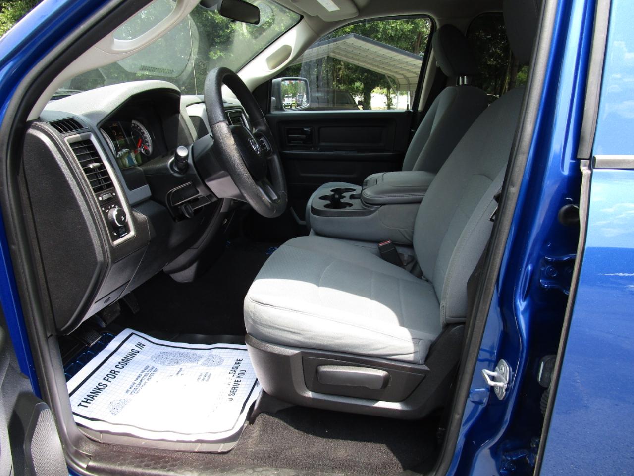 RAM 1500 Express 4x4 Quad Cab 6'4" Box 2017