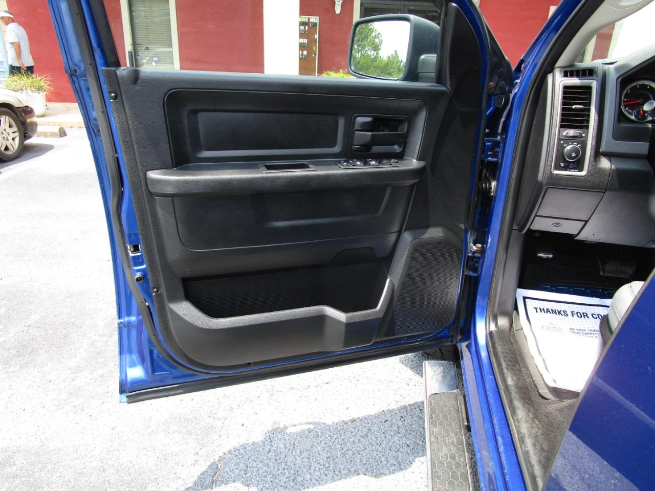 RAM 1500 Express 4x4 Quad Cab 6'4" Box 2017