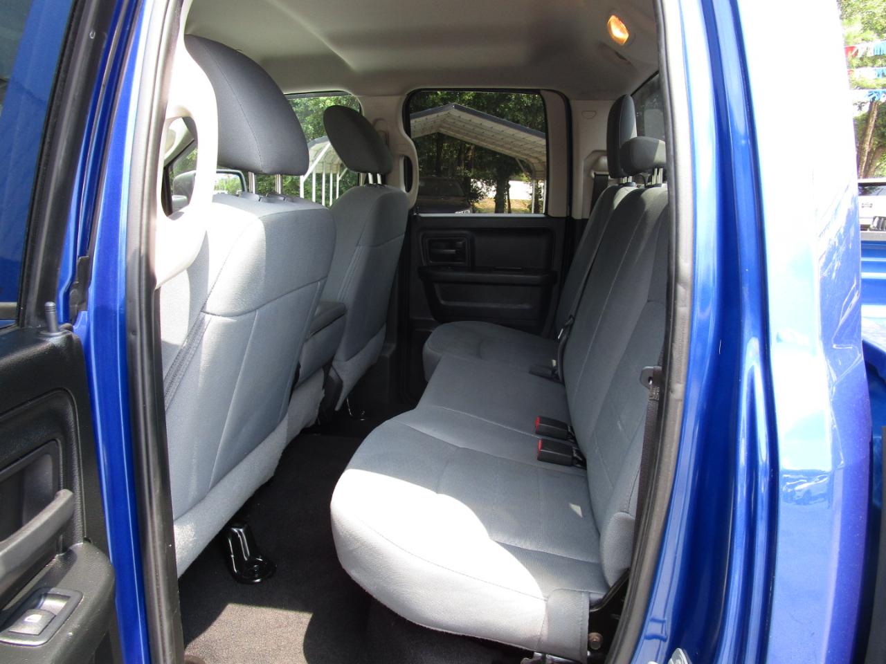 RAM 1500 Express 4x4 Quad Cab 6'4" Box 2017