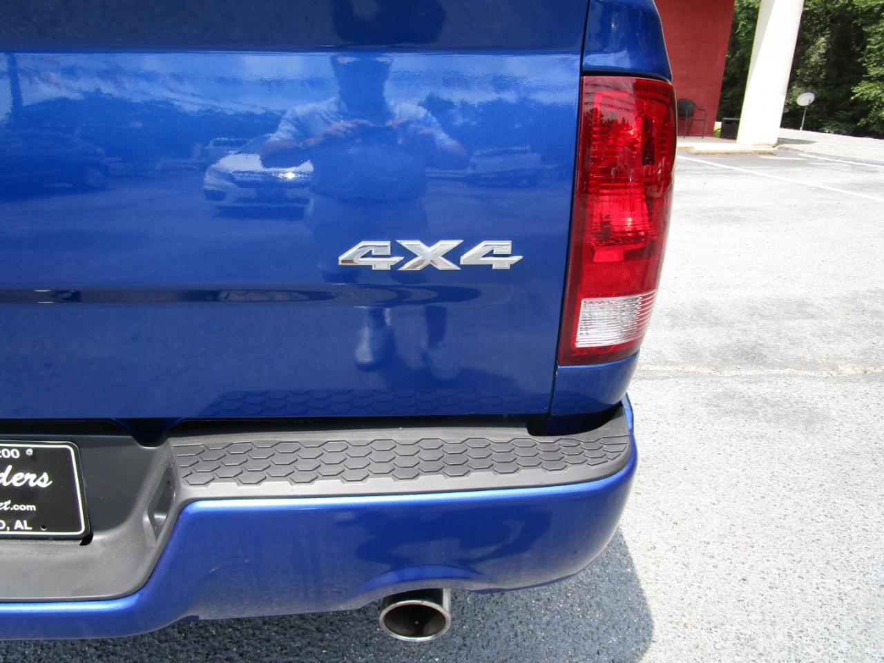 RAM 1500 Express 4x4 Quad Cab 6'4" Box 2017