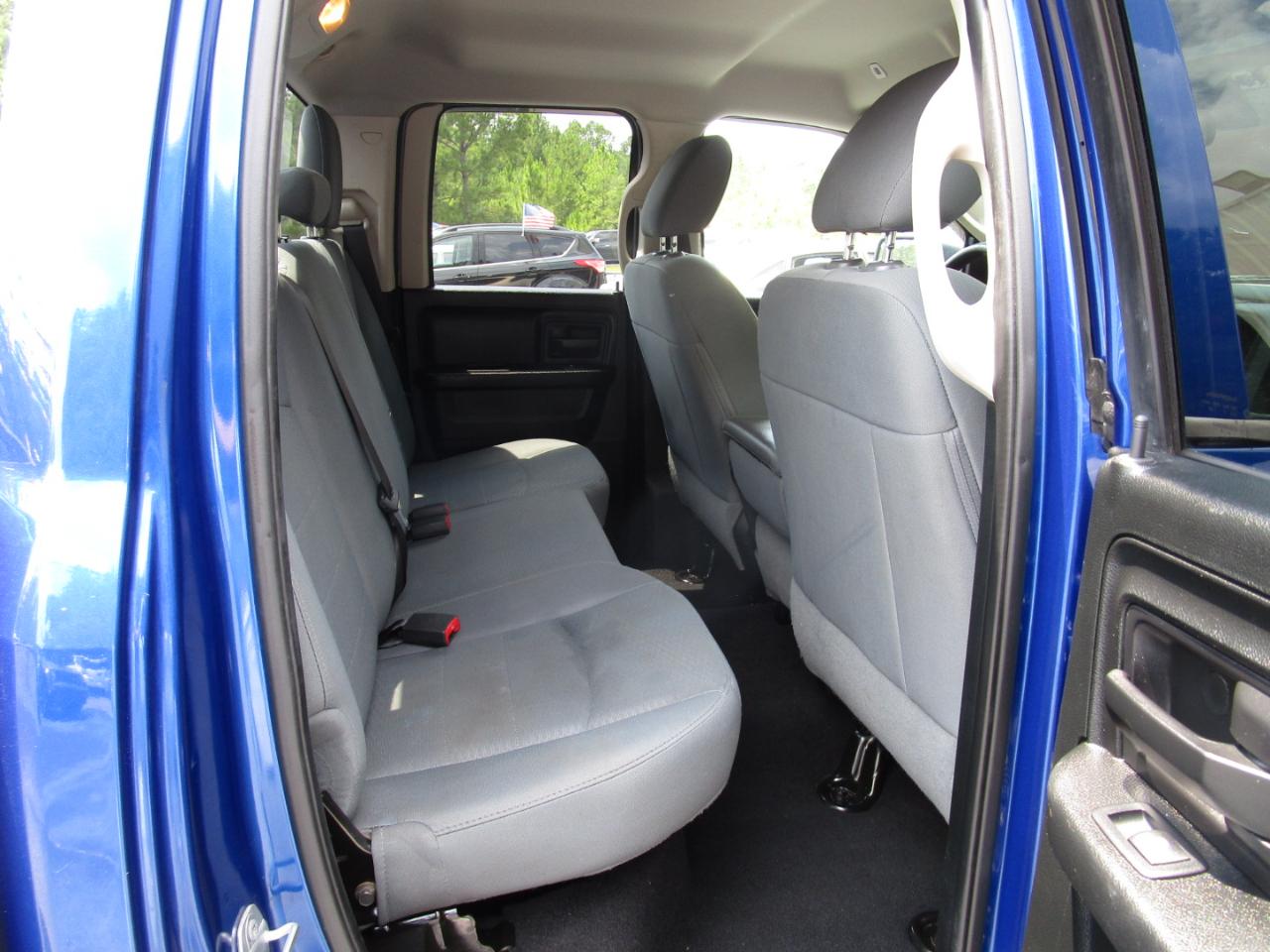 RAM 1500 Express 4x4 Quad Cab 6'4" Box 2017