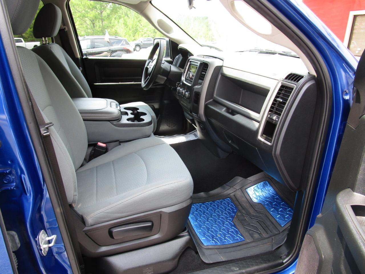 RAM 1500 Express 4x4 Quad Cab 6'4" Box 2017