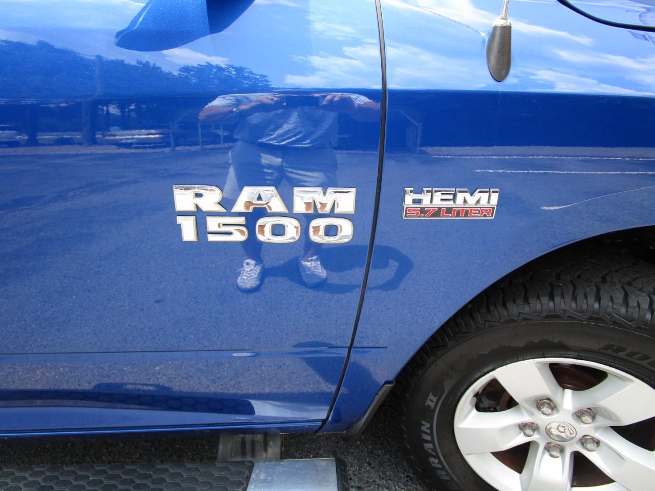 RAM 1500 Express 4x4 Quad Cab 6'4" Box 2017