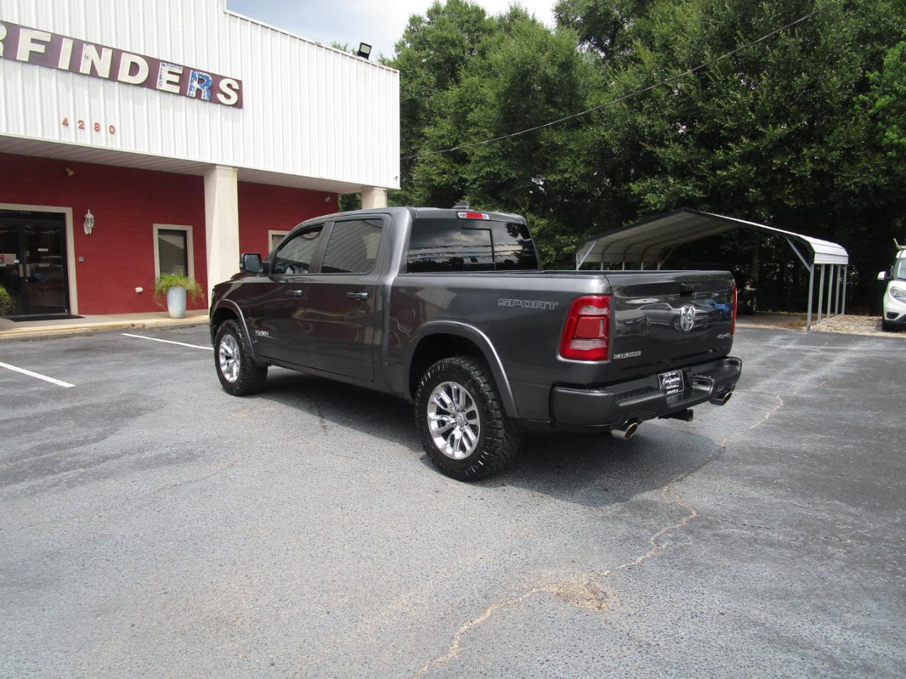 RAM 1500 Laramie 4x4 Crew Cab 5'7" Box 2022