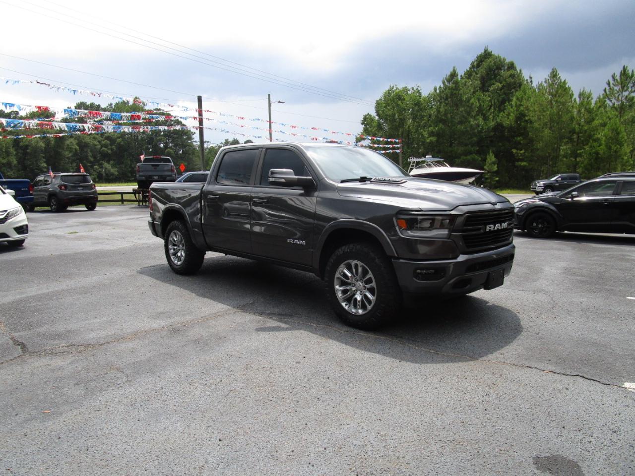 RAM 1500 Laramie 4x4 Crew Cab 5'7" Box 2022