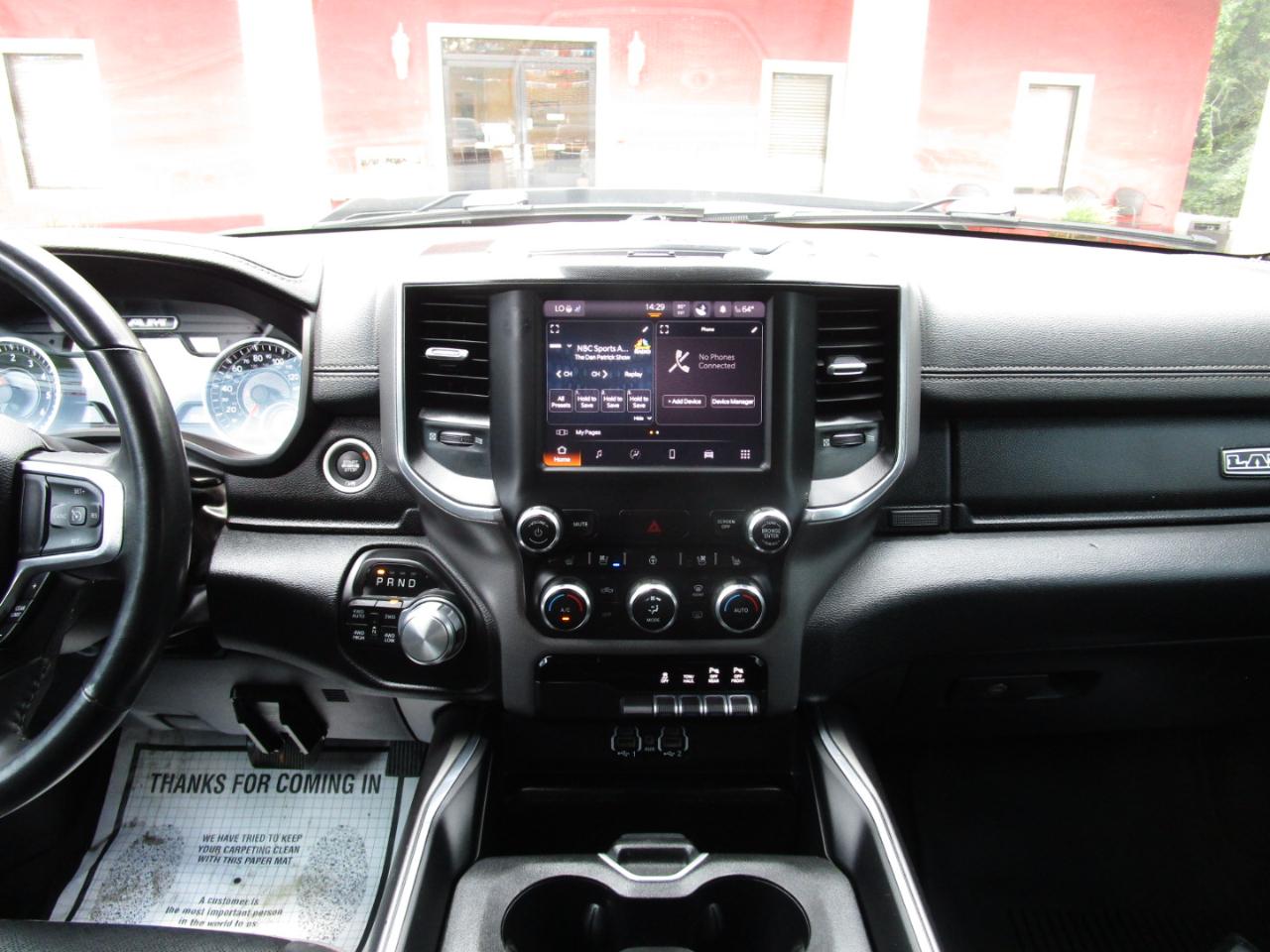 RAM 1500 Laramie 4x4 Crew Cab 5'7" Box 2022