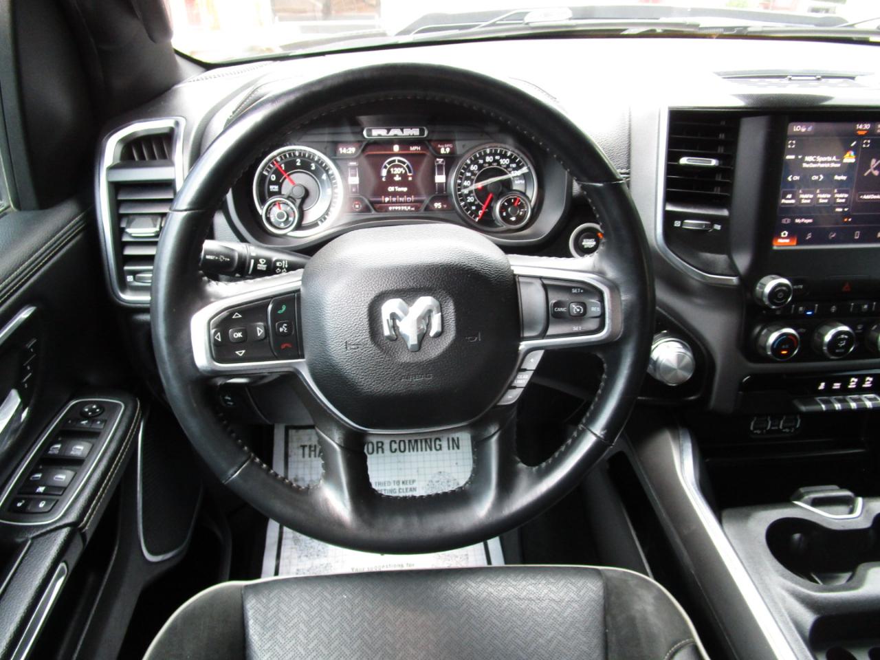 RAM 1500 Laramie 4x4 Crew Cab 5'7" Box 2022