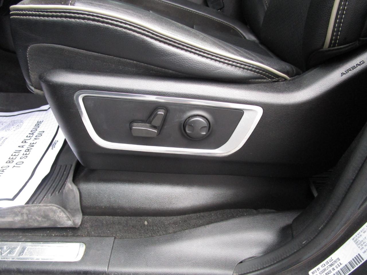 RAM 1500 Laramie 4x4 Crew Cab 5'7" Box 2022