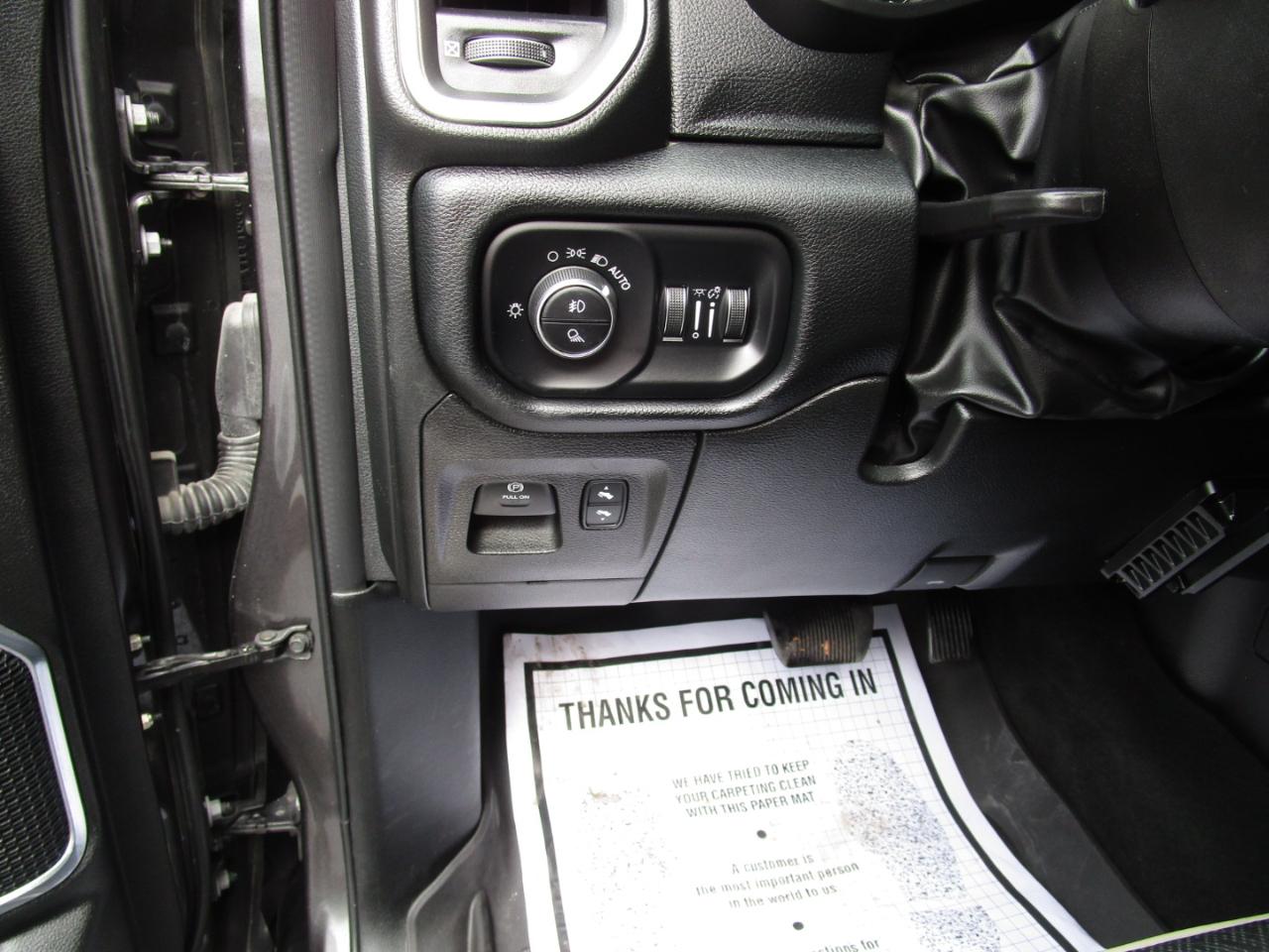 RAM 1500 Laramie 4x4 Crew Cab 5'7" Box 2022