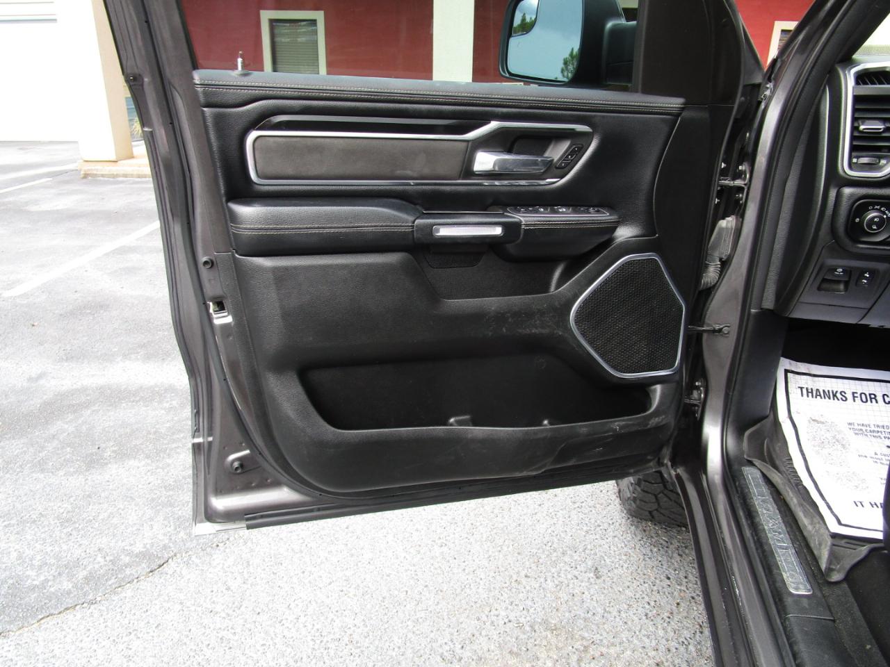 RAM 1500 Laramie 4x4 Crew Cab 5'7" Box 2022