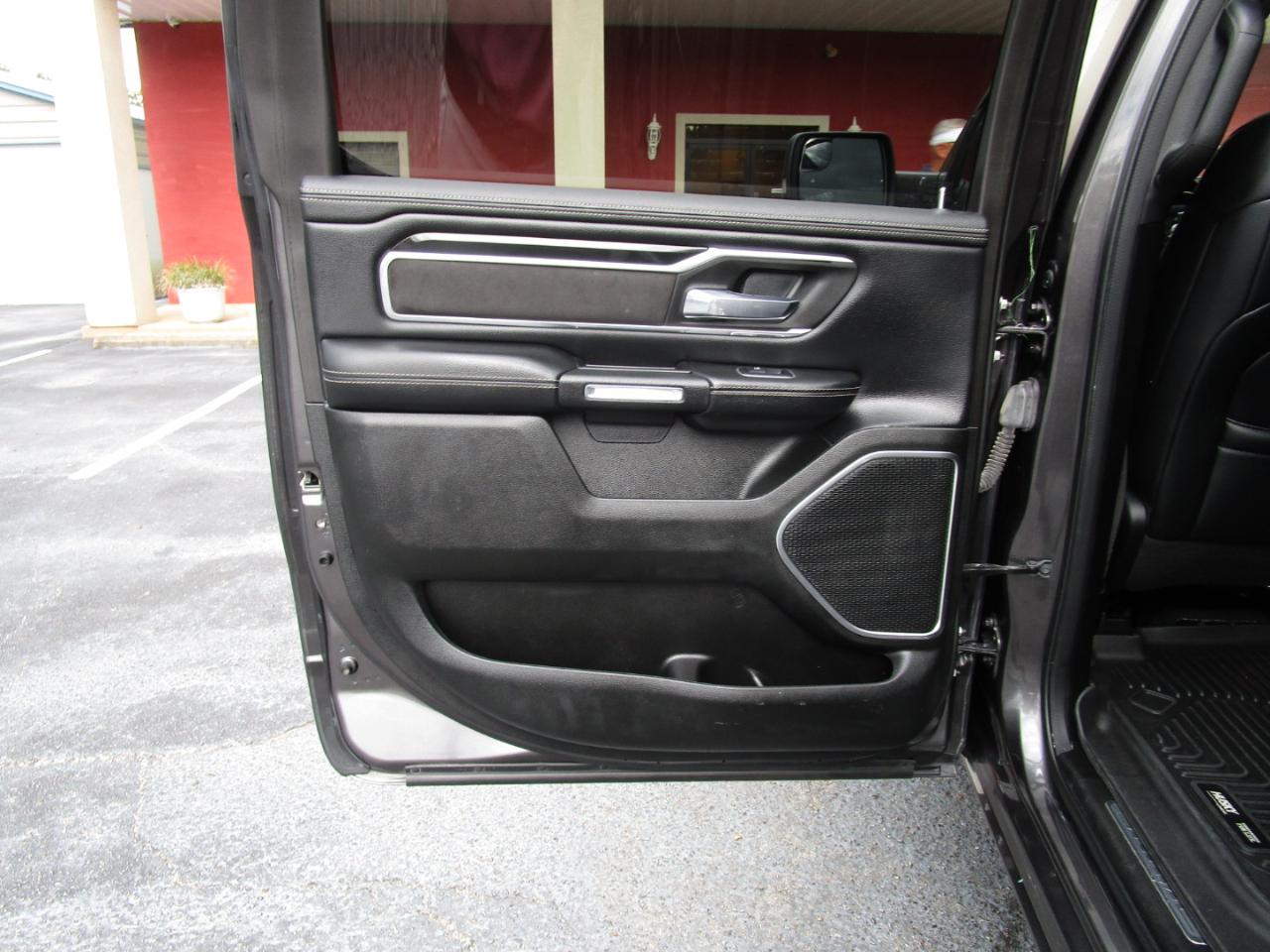 RAM 1500 Laramie 4x4 Crew Cab 5'7" Box 2022