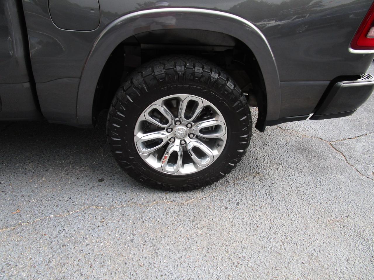 RAM 1500 Laramie 4x4 Crew Cab 5'7" Box 2022