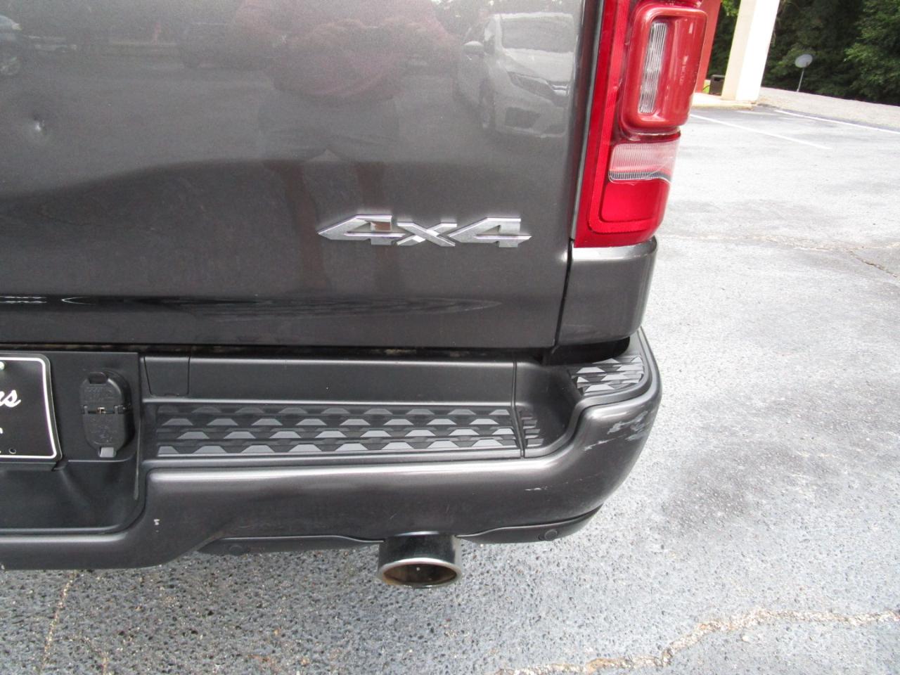 RAM 1500 Laramie 4x4 Crew Cab 5'7" Box 2022