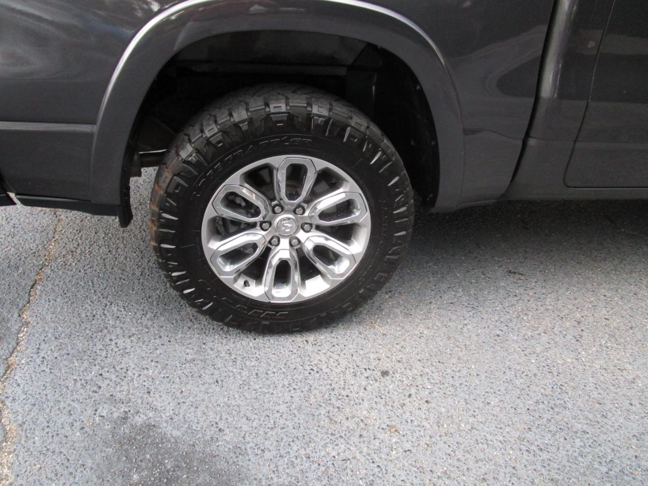 RAM 1500 Laramie 4x4 Crew Cab 5'7" Box 2022