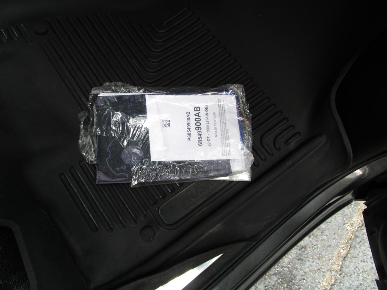 RAM 1500 Laramie 4x4 Crew Cab 5'7" Box 2022